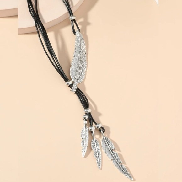 Bohemian Summer Western Feather Charm Medallion Cord Statement Necklace Choker - Picture 2 of 6